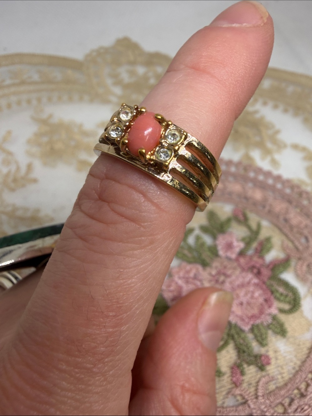 Vintage 1973 Avon Faux Coral Cabochon Ring Size 6.5 | Estate Gold Tone Statement - Picture 2 of 7